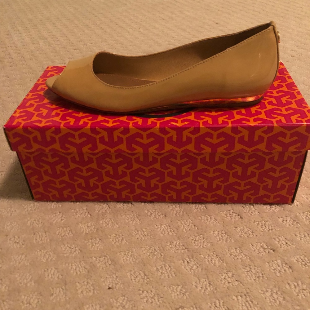 Tory Burch Nude Patent Leather Flat size 6